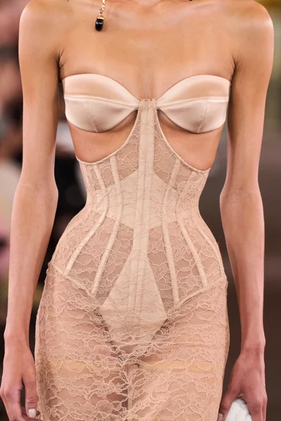 Look 25